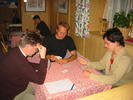 Abendliches Kartenspielen in der Bar des Steinpent
